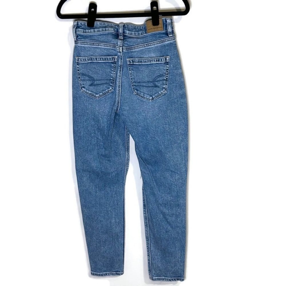 American Eagle Strigid Mom Jeans Womens 00 Medium Wash Distressed High Rise Blue - Picture 2 of 3